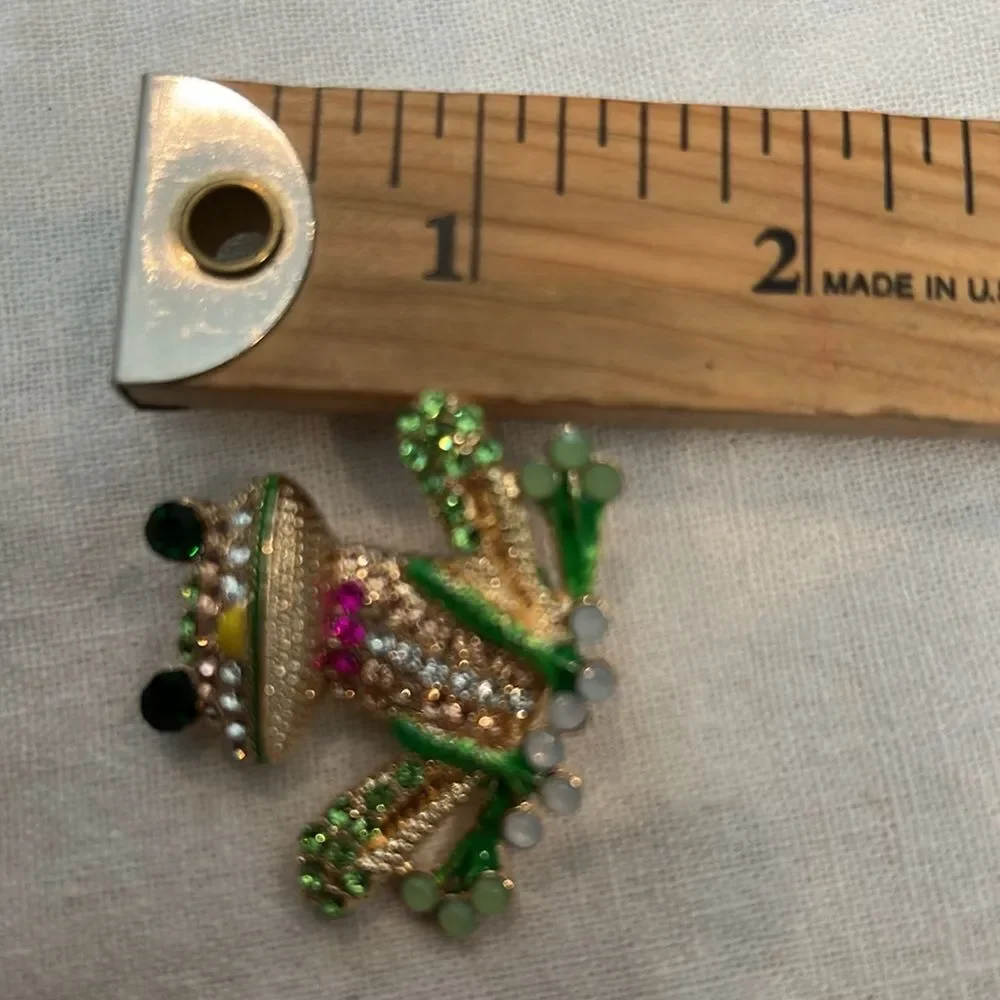Green and Gold crystals Frog Brooch